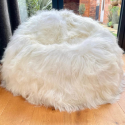 Witte IJslandse schapenvacht poef