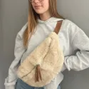 Groot beige schapenvacht heuptasje