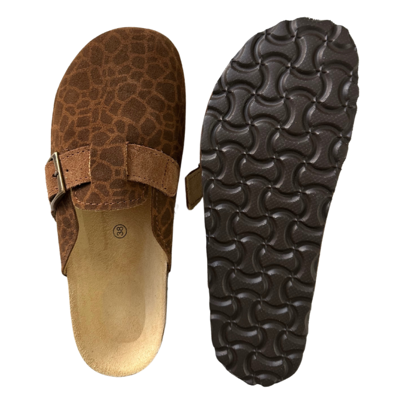 Lederen klompen met giraffeprint