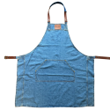 Schort van leer en licht denim