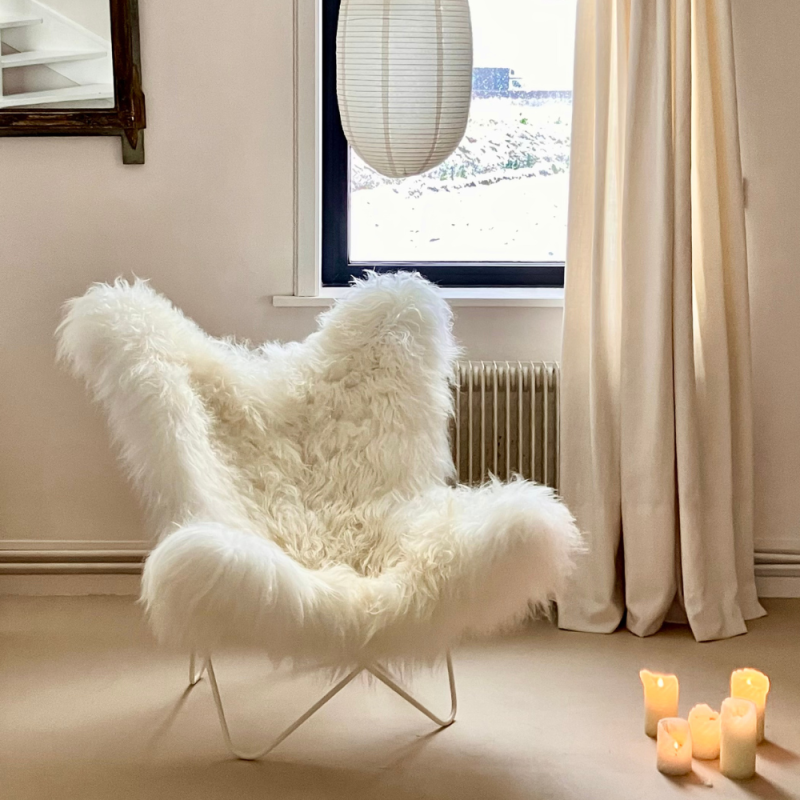 Fauteuil Butterfly AA original en peau de mouton Maison Thuret