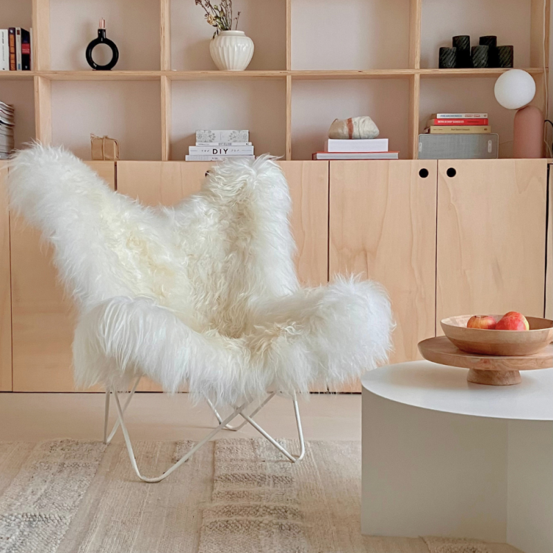 Fauteuil Butterfly AA original en peau de mouton Maison Thuret