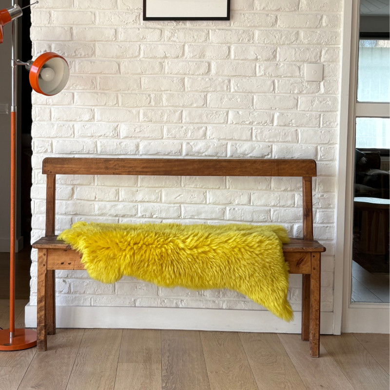 Peau de mouton jaune