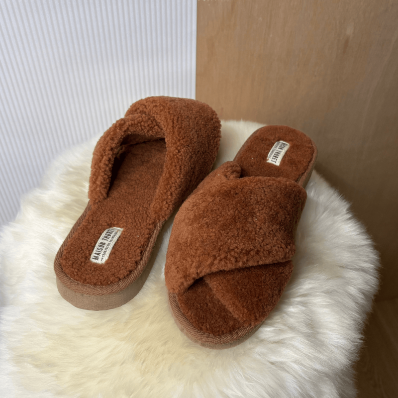 Claquettes Chinelo à Brides Croisées en Peau de Mouton – Maison Thuret