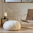 Witte poef van schapenvacht
