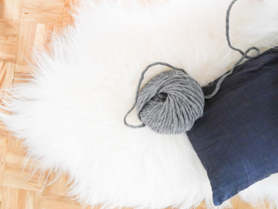 Tendances automne-hiver : Intégrez les peaux de mouton dans votre intérieur