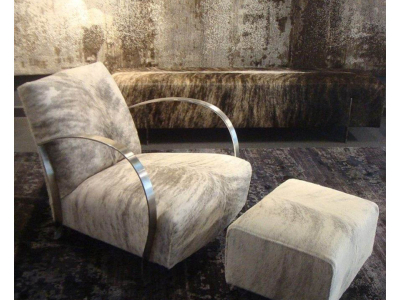 Chaise en peau de vache pour une décoration design et raffinée
