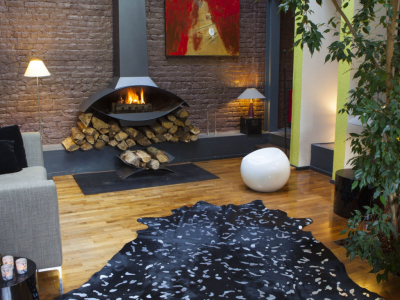 Un tapis en peau de vache design pour sublimer une décoration haut de gamme