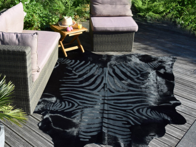 Aménager un salon de jardin cocooning et cosy avec nos peaux de bêtes ! 